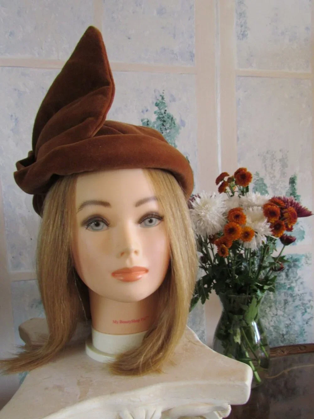 1940s HAT, STUNNING, STYLISH, & DIFFERENT, LIKE THE MOVIES BACK THEN!